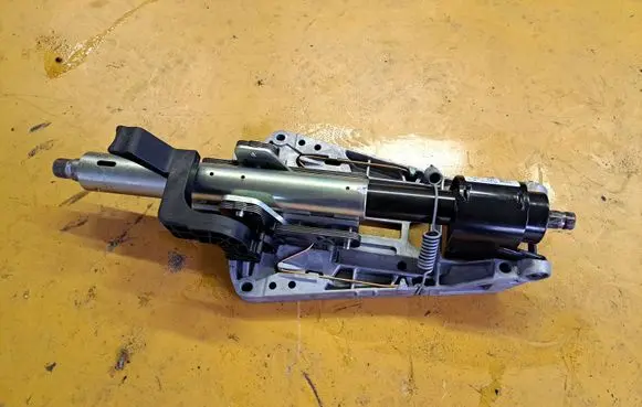 Mercedes-Benz E W212 Steering wheel axle A2184600016