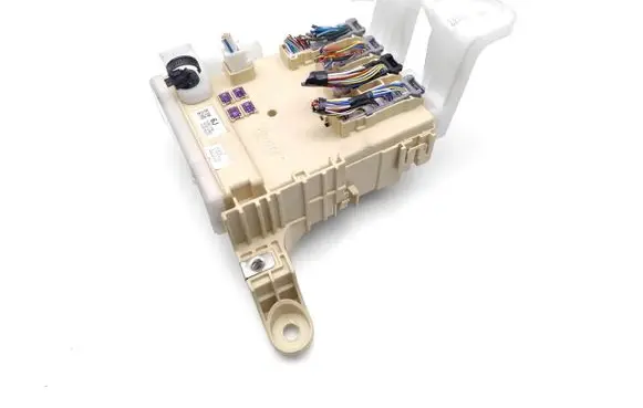 Toyota RAV 4 (XA40) Fuse module 6358-6799 82730-42821