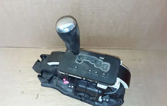 Dodge Nitro Gear shifter/selector 714910030
