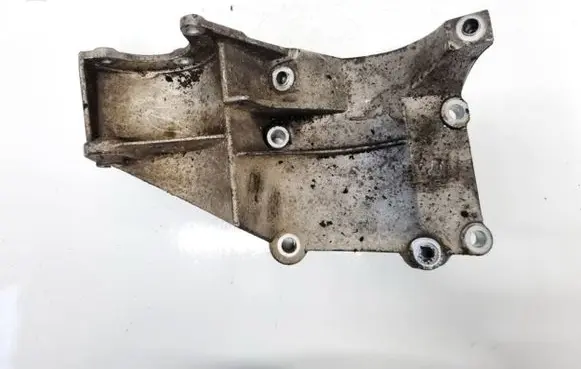 Volkswagen Touareg I Engine mounting bracket 077260885M