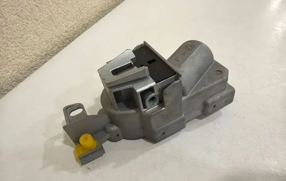 Volvo V50 Steering wheel lock P30741161