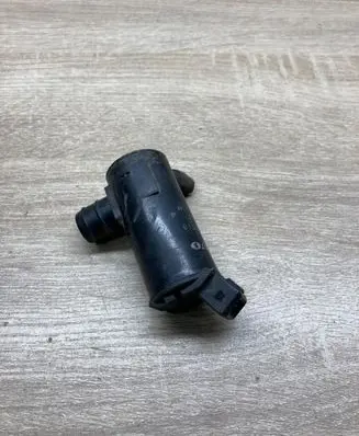 Volvo XC90 Windscreen/windshield washer pump 9169611