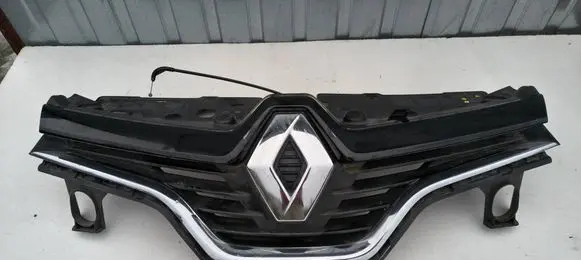 Renault Captur Front bumper upper radiator grill 