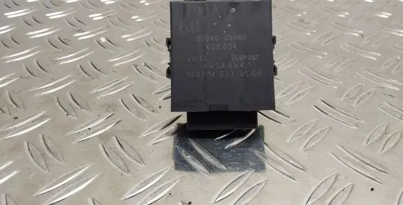 Toyota Avensis T270 Window wiper relay 8594005060