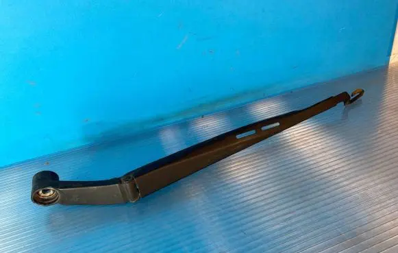 Hyundai i20 (PB PBT) Rear wiper blade arm