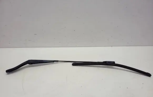Volvo XC60 Front wiper blade arm 30753526