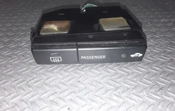 Toyota Avensis T250 Windscreen/window heater switch 8479005130