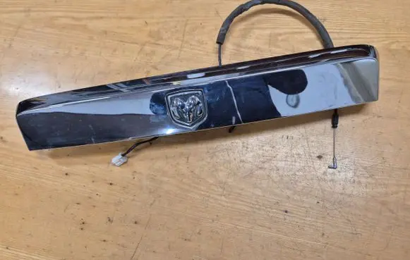 Dodge Nitro Trunk door license plate light bar SC24737 CAV1OF1