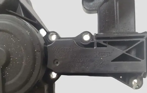 Audi A4 S4 B8 8K Oil breather separator 06H103495