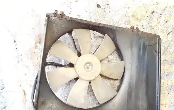 Suzuki Liana Radiator cooling fan shroud 325