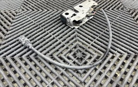 Porsche Panamera (970) Engine bonnet/hood lock/catch 1K1823509