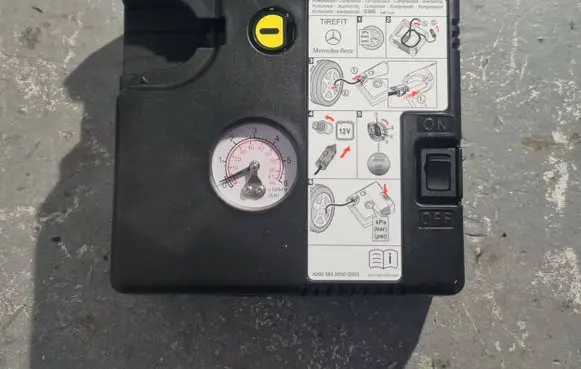 Mercedes-Benz C W205 Tire air pump compressor A0005838200