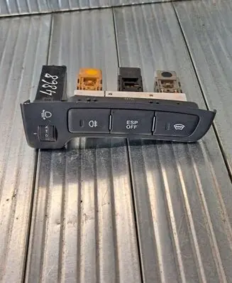 Fog light switch
