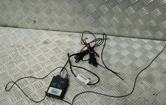Volkswagen Touran II Trunk lid opening control unit 9019509B