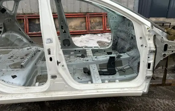 Nissan Pulsar Front sill (body part) 
