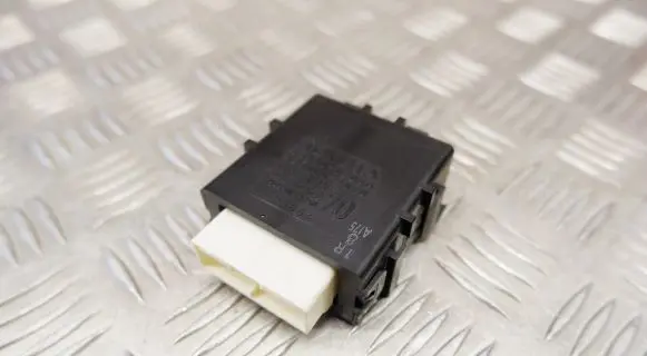Toyota Auris E180 Window wiper relay 8594002060