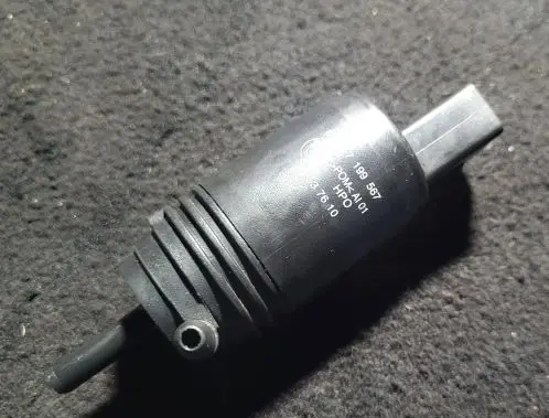 BMW 1 E81 E87 Windscreen/windshield washer pump 23537610 7199567
