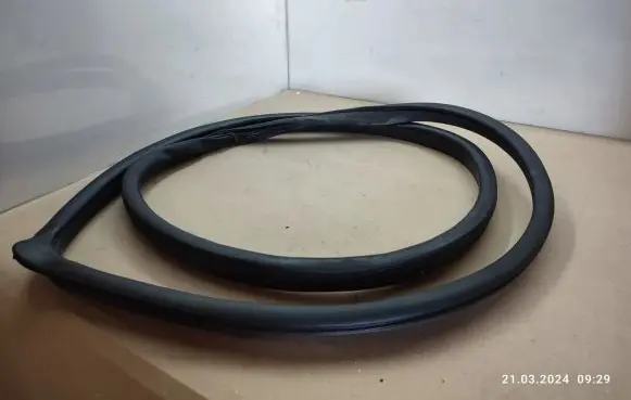 Rear door rubber seal (on body)