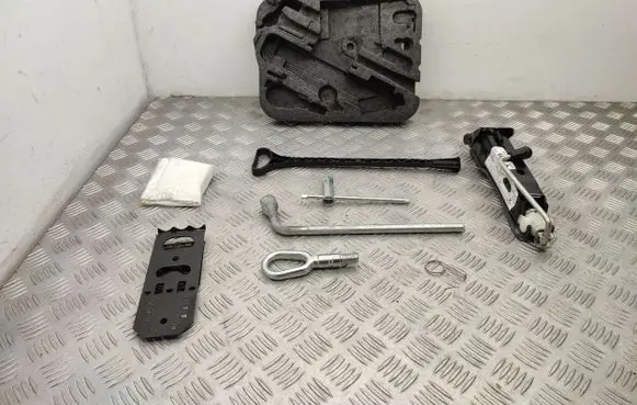 Mini One - Cooper Coupe R56 Tool set 244559 6778555