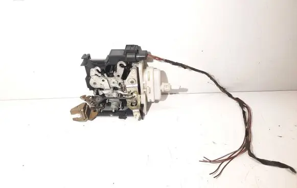 Audi A4 S4 B5 8D Rear door lock 8D1837016F