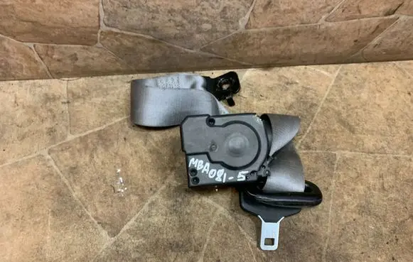 BMW X5 E53 Front seatbelt 33012849
