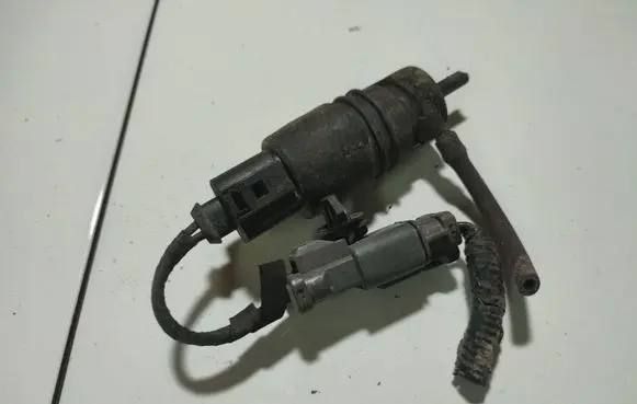 Honda Civic Windscreen/windshield washer pump 3043126