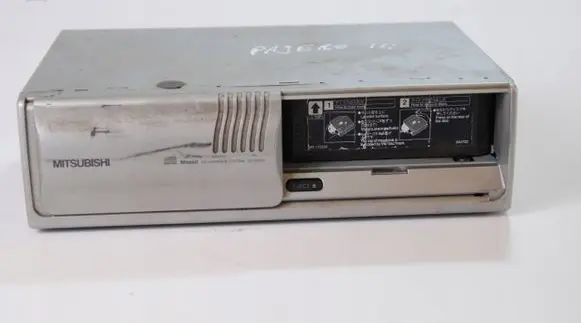 Mitsubishi Montero CD/DVD changer MZ312569