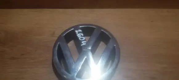 Manufacturer badge logo/emblem