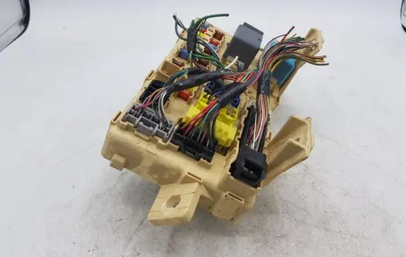 Toyota Avensis T250 Fuse module 8264105040A 06060217184803