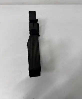 Mercedes-Benz C W203 Accelerator throttle pedal A2113000404