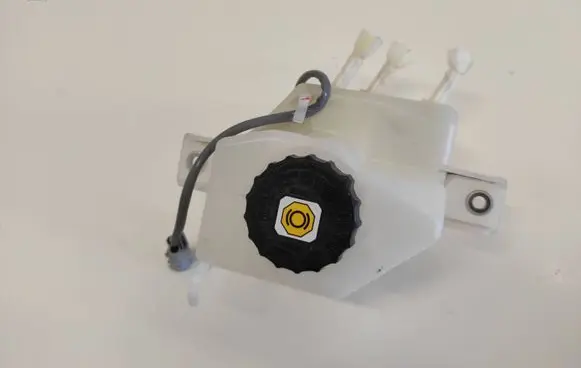 Lexus NX Brake fluid reservoir 170091