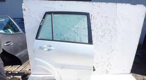 Toyota RAV 4 (XA20) Rear door