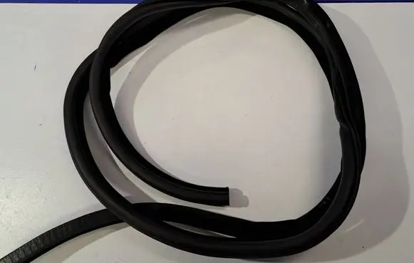 Land Rover Range Rover L405 Rubber seal rear door REARLEFTDOORSEAL