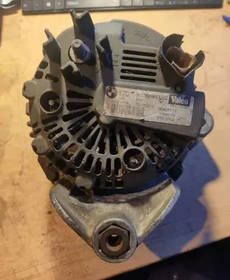 BMW 5 E60 E61 Generator/alternator 7789981