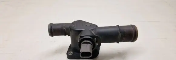 Volkswagen Golf VI Engine coolant pipe/hose 06A121133AL