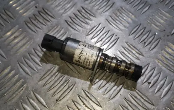 Opel Astra J Camshaft vanos timing valve 55567050