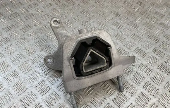 Peugeot 2008 II Engine mount bracket 9826561380