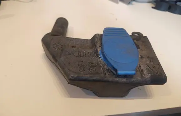 Audi A4 S4 B8 8K Windshield washer fluid reservoir/tank 8T2955463B