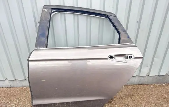 Ford Fusion II Rear door