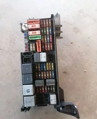 Mercedes-Benz ML W164 Fuse module A1645402372 13583844 YAP27237