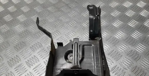 Battery bracket