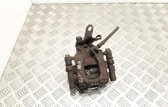 Volkswagen Jetta VI Rear brake caliper