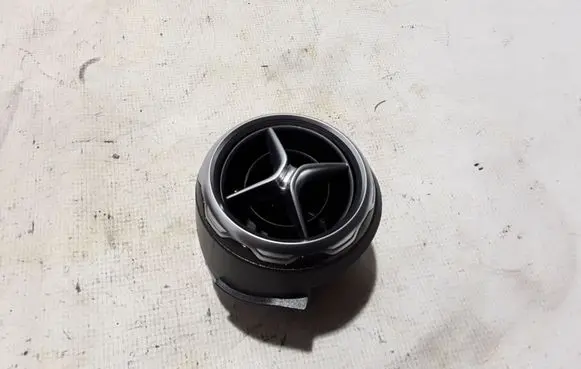 Mercedes-Benz GLA W156 Dash center air vent grill A1568300100