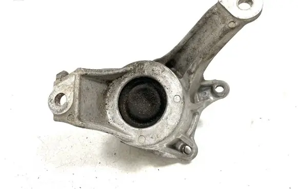 Honda Civic Engine mount bracket