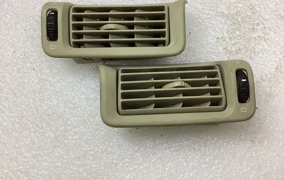 Volvo XC90 Dash center air vent grill 311150 311151