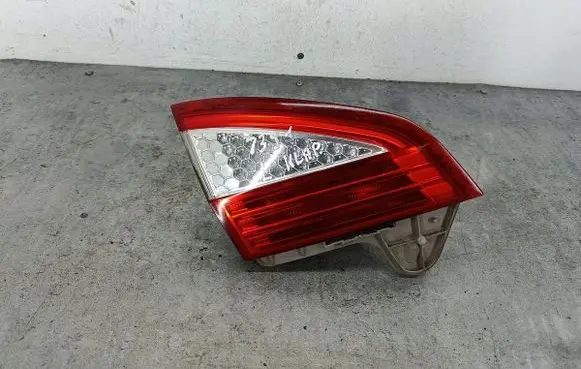 Ford Mondeo MK IV Tailgate rear/tail lights