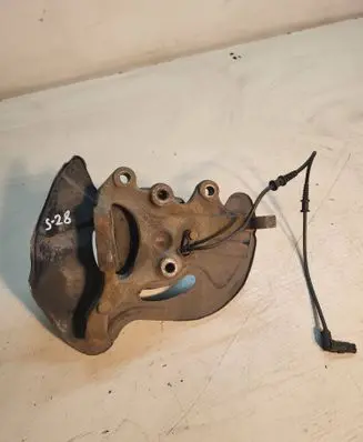Mercedes-Benz C W203 Front wheel hub 20900