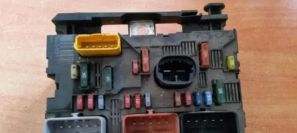 Peugeot 207 BSM Control unit 9664055780