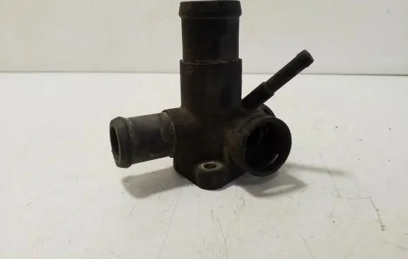 Volkswagen Golf III Engine coolant pipe/hose 068121133AF