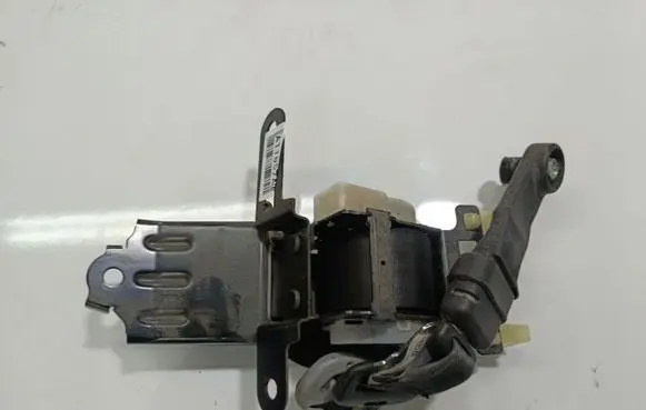 Middle seatbelt (rear)